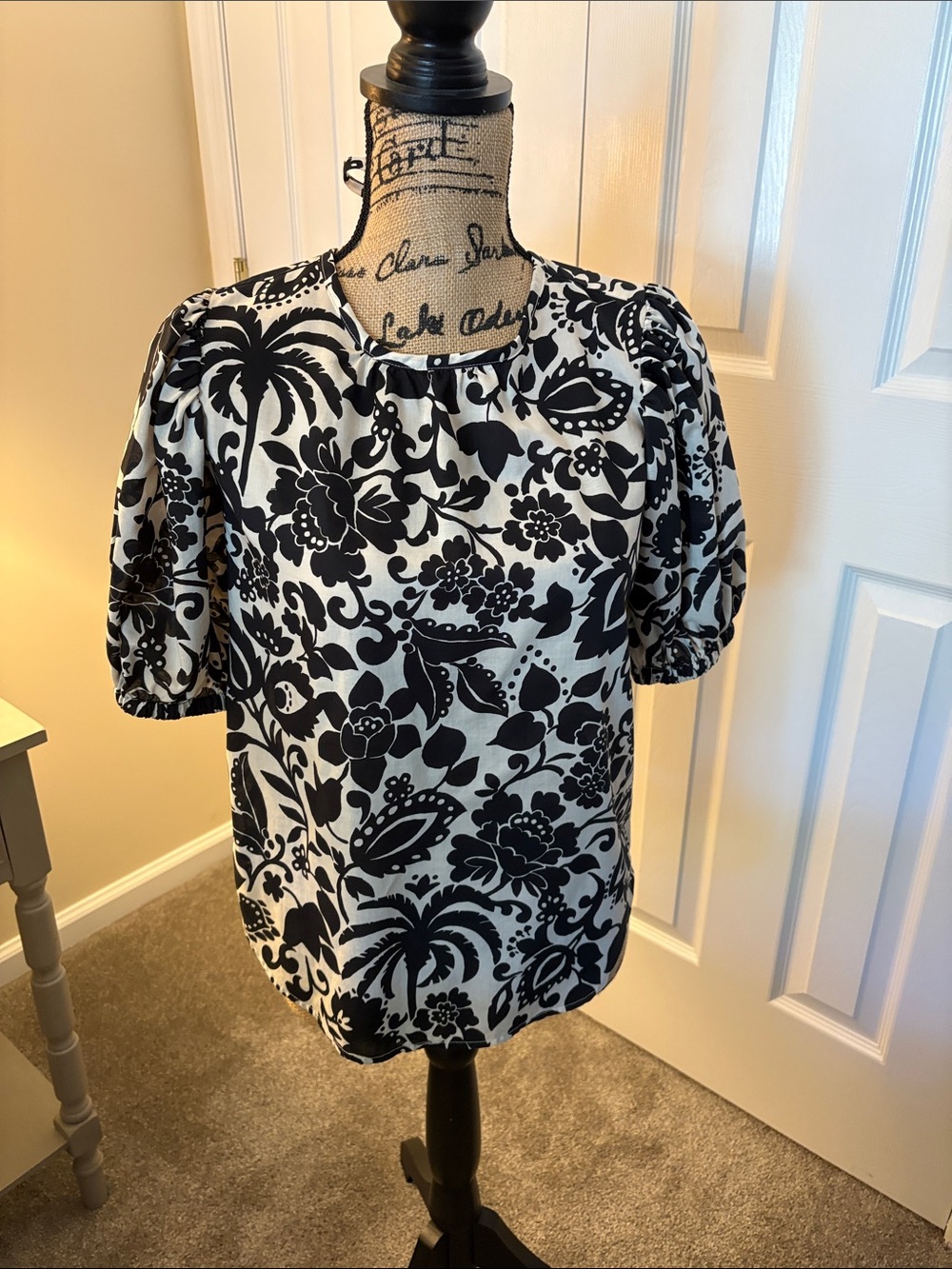 Black & White Floral Puff-Sleeve Women's Top/ Roomy Fit